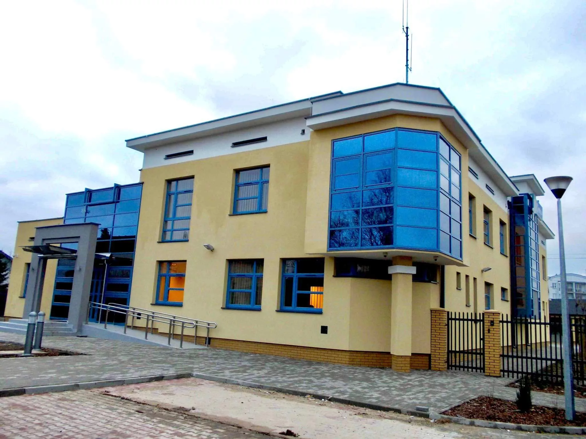 Almex Windows - Modern Facades